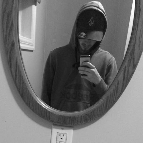 Profile Picture of Andrew Power (@andrewpower8634) on Poshmark