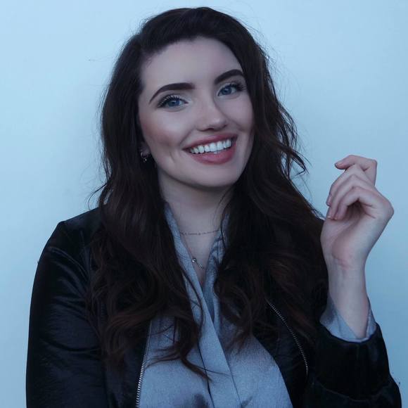 Profile Picture of Isabella Harpenau (@isaharpenau) on Poshmark