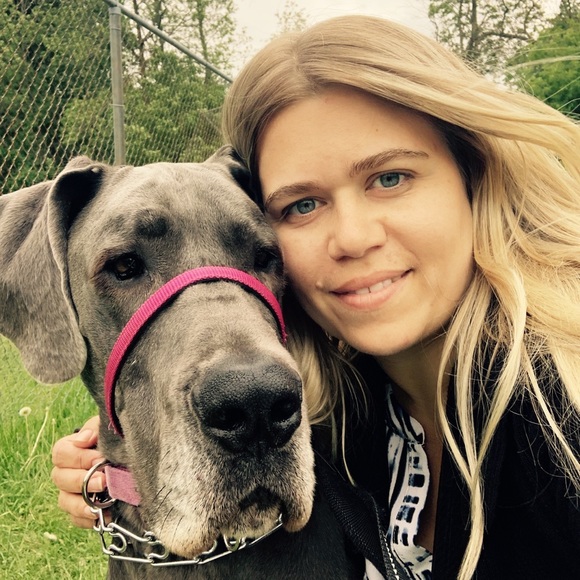 Profile Picture of Jacqueline Andrews (@jbandrews83) on Poshmark