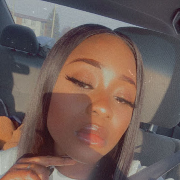 Profile Picture of Ayinke Kazeem (@ayinkebatty01) on Poshmark