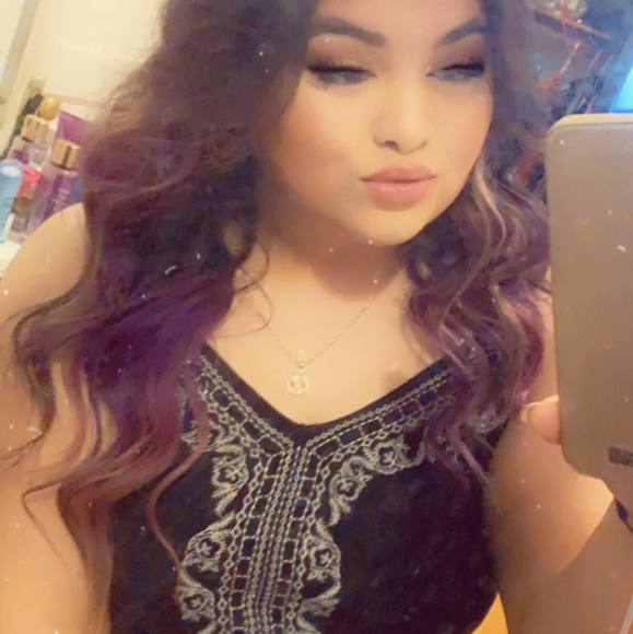 Profile Picture of Kristinee Rontal (@rrontal) on Poshmark