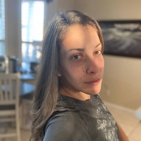 Profile Picture of Lindsey Rothmel (@naturallooks) on Poshmark