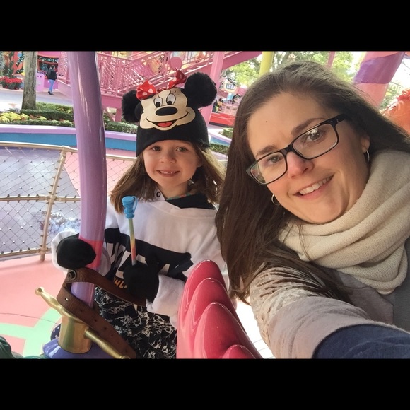 Profile Picture of Lucy Dewildt (@ldewildt) on Poshmark