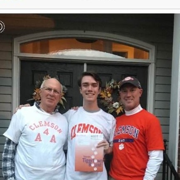 Profile Picture of Mary Windell (@mary_windell) on Poshmark