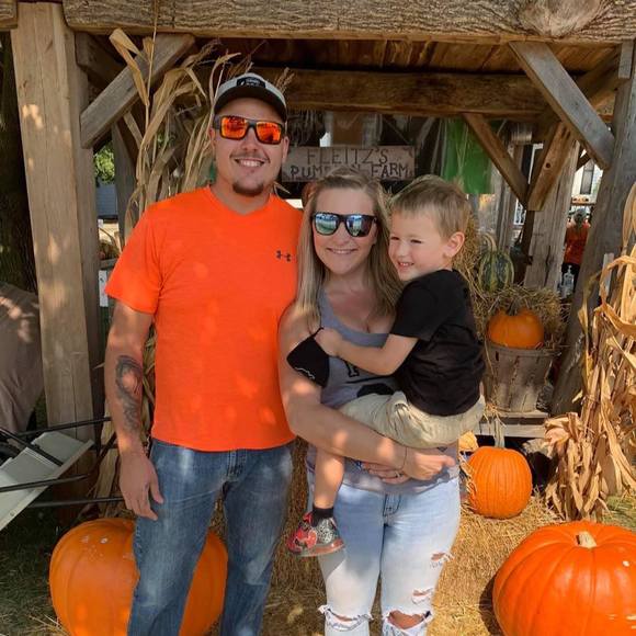 Profile Picture of Amanda Wegrzyn (@amandawegrzyn) on Poshmark