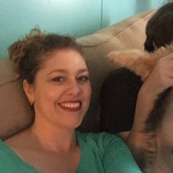 Profile Picture of Briana Valdez (@bremomof3) on Poshmark