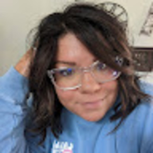 Profile Picture of Alyssa Anzicek (@alyssaanzicek) on Poshmark