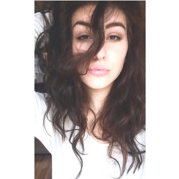 Profile Picture of Celena Hinkelman (@celenaclaire) on Poshmark