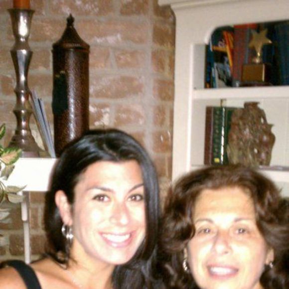 Profile Picture of Dee Oberholtzer (@deeoberholtzer) on Poshmark