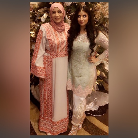 Profile Picture of Sara Saymeh (@ssaymeh) on Poshmark