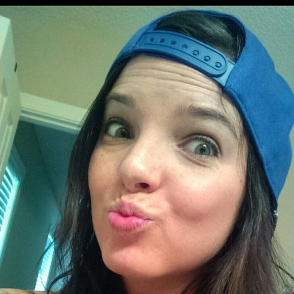 Profile Picture of Sara Pickens (@saraannanicole) on Poshmark
