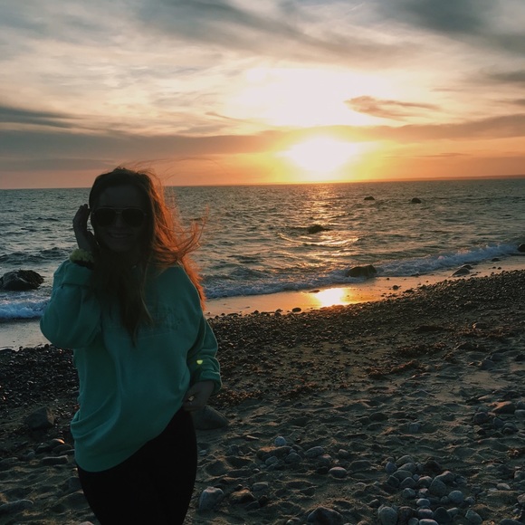 Profile Picture of Catherine Tetreault (@catherinetetrea) on Poshmark