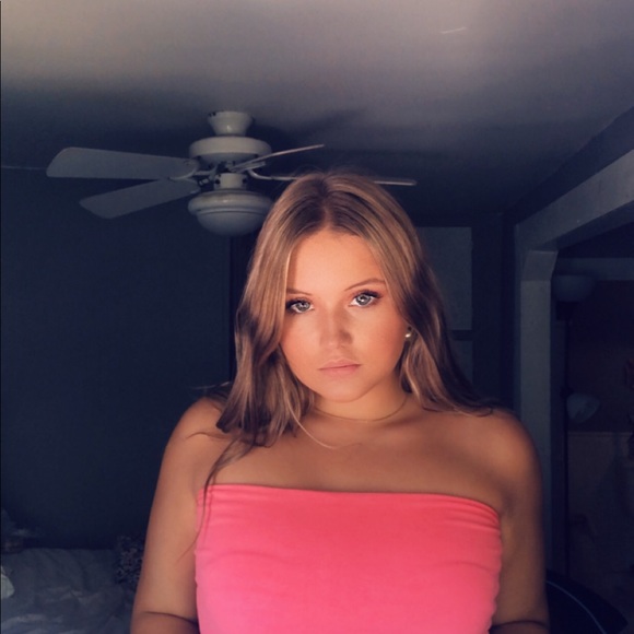 Profile Picture of Reese Kettlewell (@reesekettlewell) on Poshmark