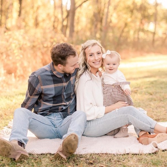 Larin Llamado - Poshmark Profile Picture of Larin Llamado (@larinllamado) on Poshmark