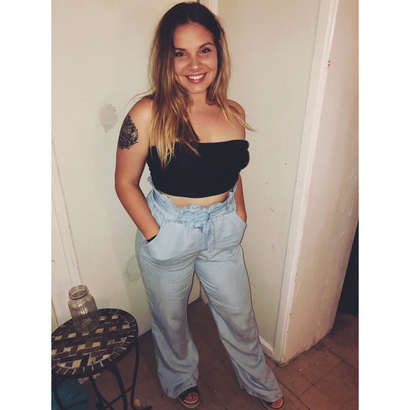 Profile Picture of Holly Simones (@hsimones) on Poshmark
