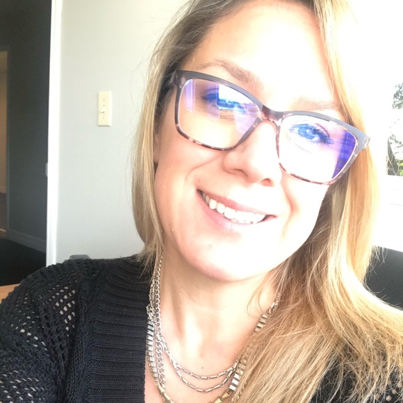 Profile Picture of Deserie Hooff (@prposher) on Poshmark
