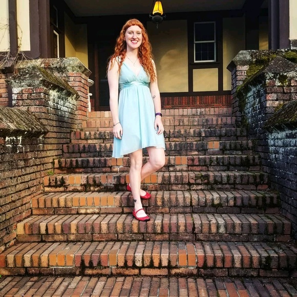Profile Picture of Allison Hansen (@ferventallyrose) on Poshmark