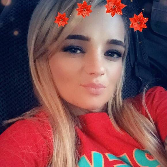 Profile Picture of Krysten Earls (@krystenpeybray) on Poshmark