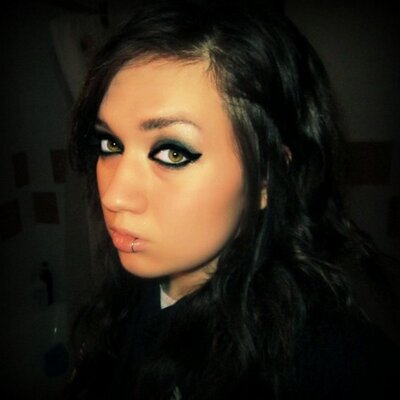 Profile Picture of April Dugan (@missduggie) on Twitter