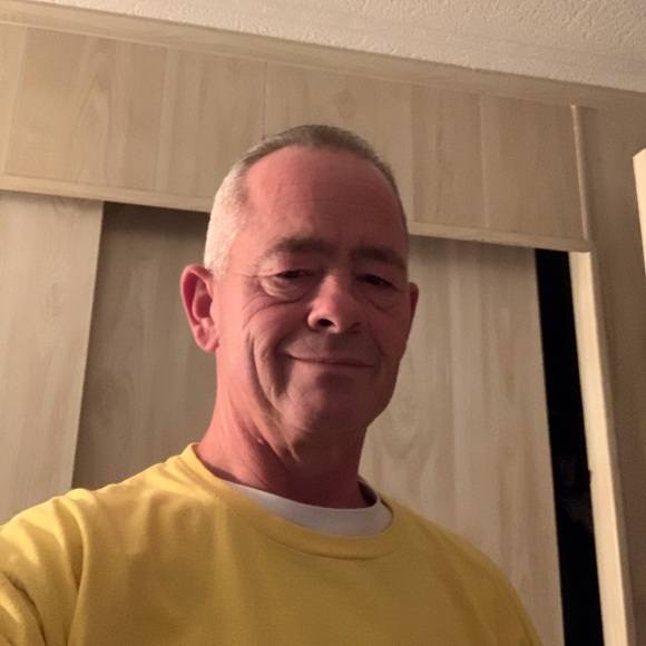 Profile Picture of Dennis Connor (@dennisconnor) on Poshmark