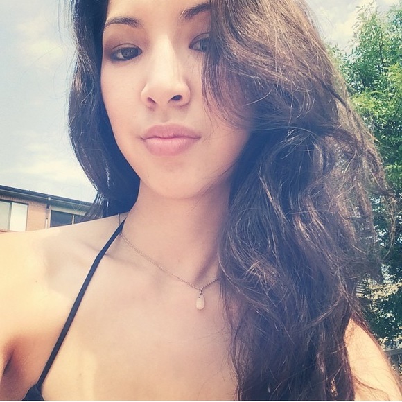 Profile Picture of Michelle Tran (@mmmmishell) on Poshmark