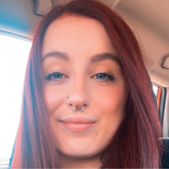 Profile Picture of Carolyn Potts (@carolyn2379) on Poshmark