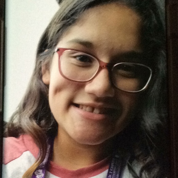 Profile Picture of Olivia Meza (@olivia_mezalove) on Poshmark
