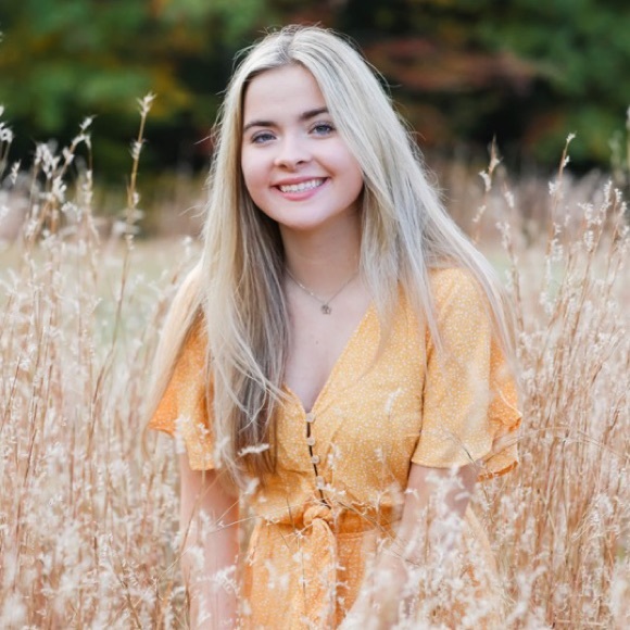 Profile Picture of Paige Moody (@paigemoody589) on Poshmark