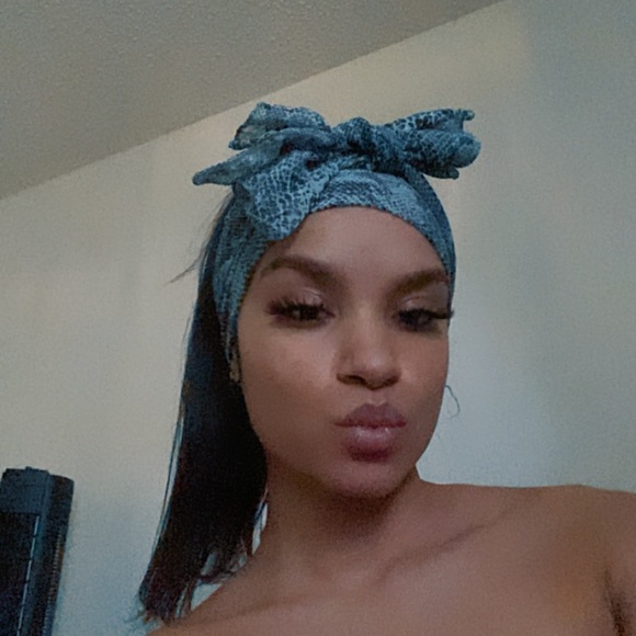 Profile Picture of Alyiaha Pleydle (@lyiahhhbabyy) on Poshmark