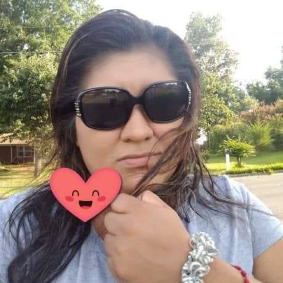 Profile Picture of Brenda Espinoza (@aurelio061681) on Poshmark