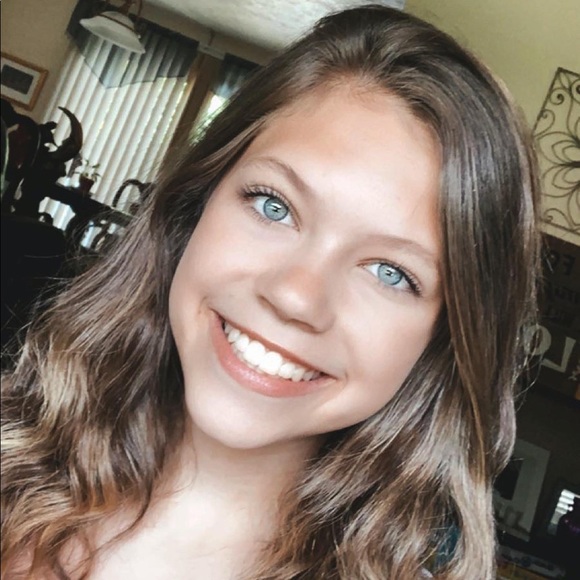 Profile Picture of Kennedi Kazimer (@kennedikazimer) on Poshmark