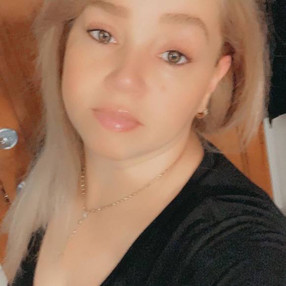 Profile Picture of Chika Chikita (@biancaretamar5) on Poshmark