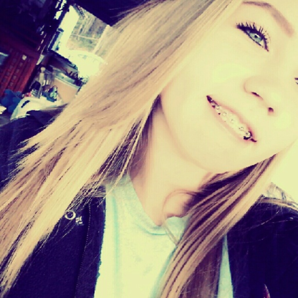 Profile Picture of Peyton Owens (@peytonowens) on Poshmark