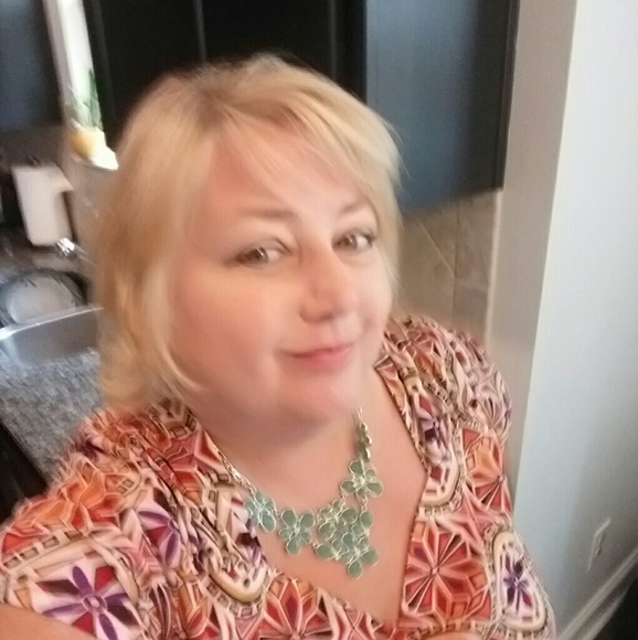 Profile Picture of Joyce Weaver (@hairgirl2019) on Poshmark