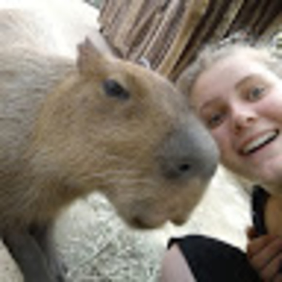 Profile Picture of Jessica Chignell (@booandsully) on Poshmark