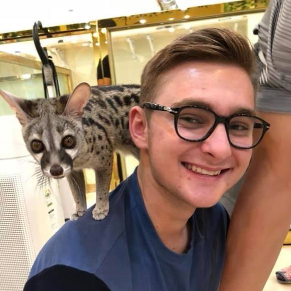 Profile Picture of Austin Michael (@aghfbn) on Poshmark