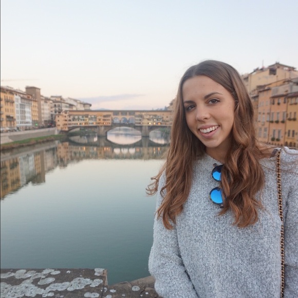 Profile Picture of Gentry Virostek (@gentryanderson) on Poshmark