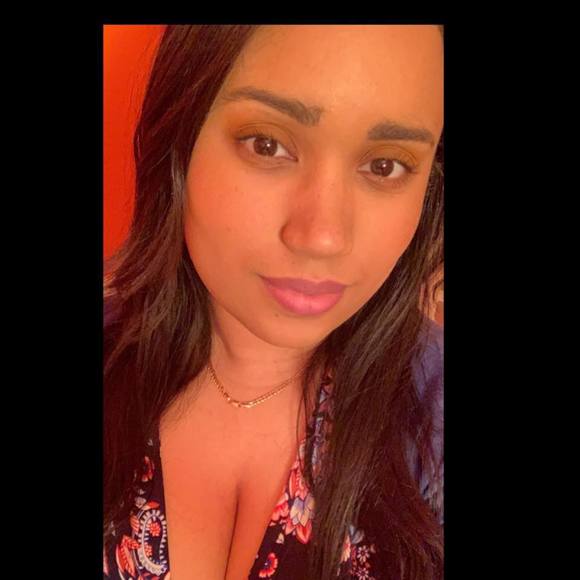 Profile Picture of Yene Frias (@yenefrias) on Poshmark