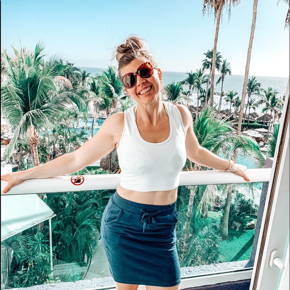 Profile Picture of Cassandra Leonard (@cassieleonard4) on Poshmark