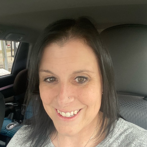 Profile Picture of Darcey Birzer (@darbs009) on Poshmark