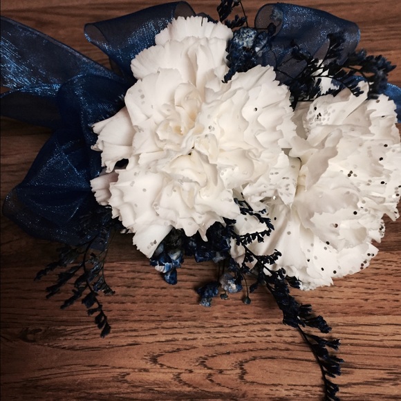 Kathy Balicki - Poshmark Profile Picture of Kathy Balicki (@tortombre) on Poshmark