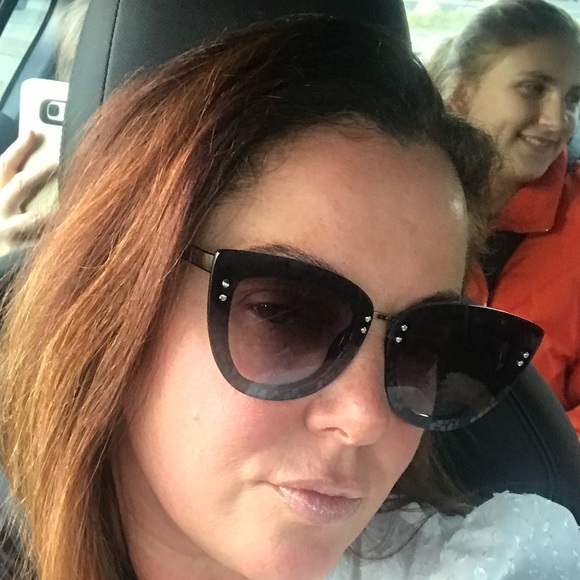 Profile Picture of Danielle Murphy (@danielle5116) on Poshmark