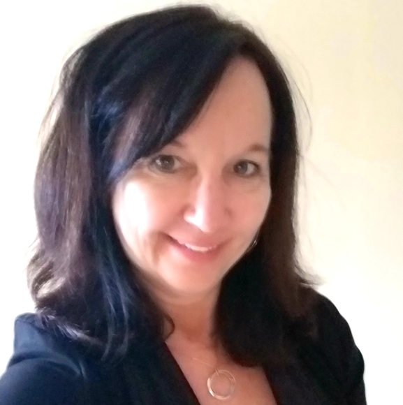 Profile Picture of Lisa Zimonick (@lisazimonick) on Poshmark