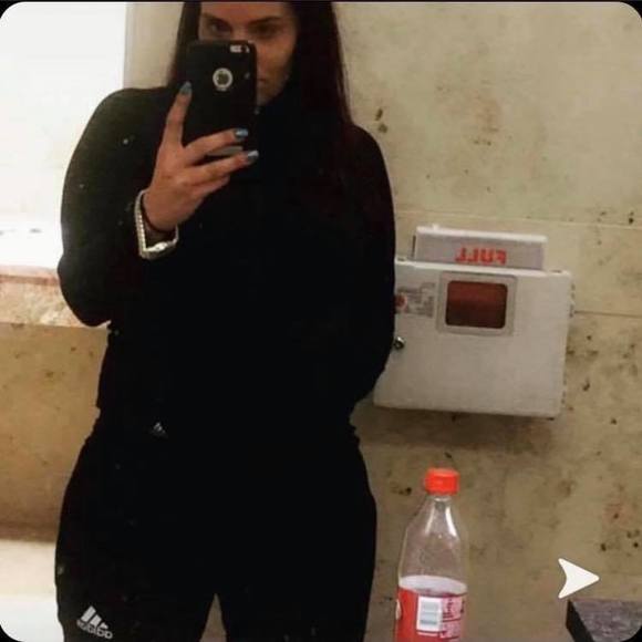 Profile Picture of Laurie Nuzzo (@laurienuzzo) on Poshmark