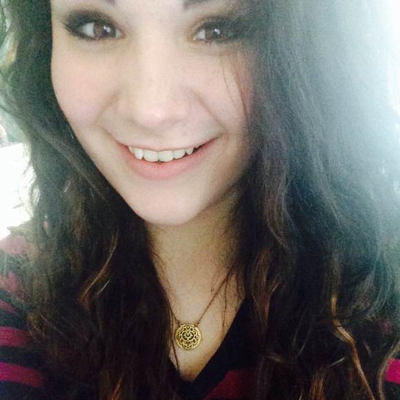 Profile Picture of Joy Heinrich (@joyalisabeth) on Poshmark