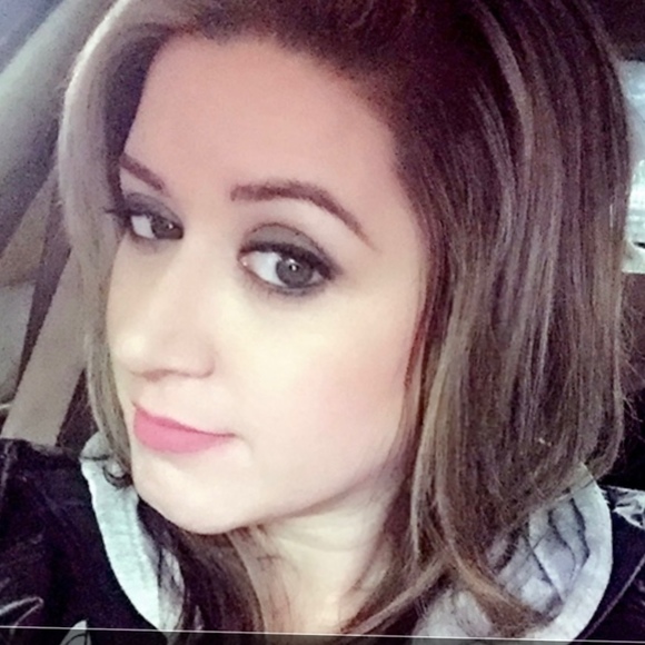 Profile Picture of Ashley Drain (@moola4oula) on Poshmark