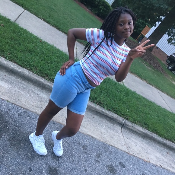 Profile Picture of Reondia Cutchember (@reondiakc) on Poshmark