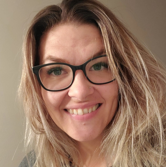 Profile Picture of Sarah Fuder (@sarahjfuder) on Poshmark