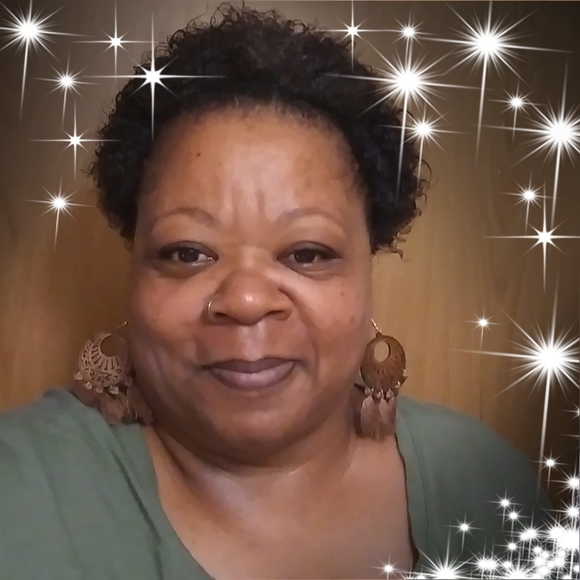 Profile Picture of Louise Engrom (@lengrom) on Poshmark