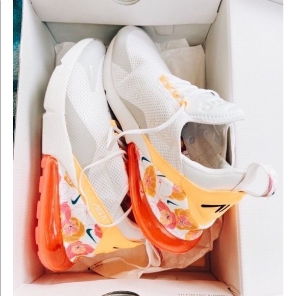 Profile Picture of Lauren Ische (@laurenische) on Poshmark